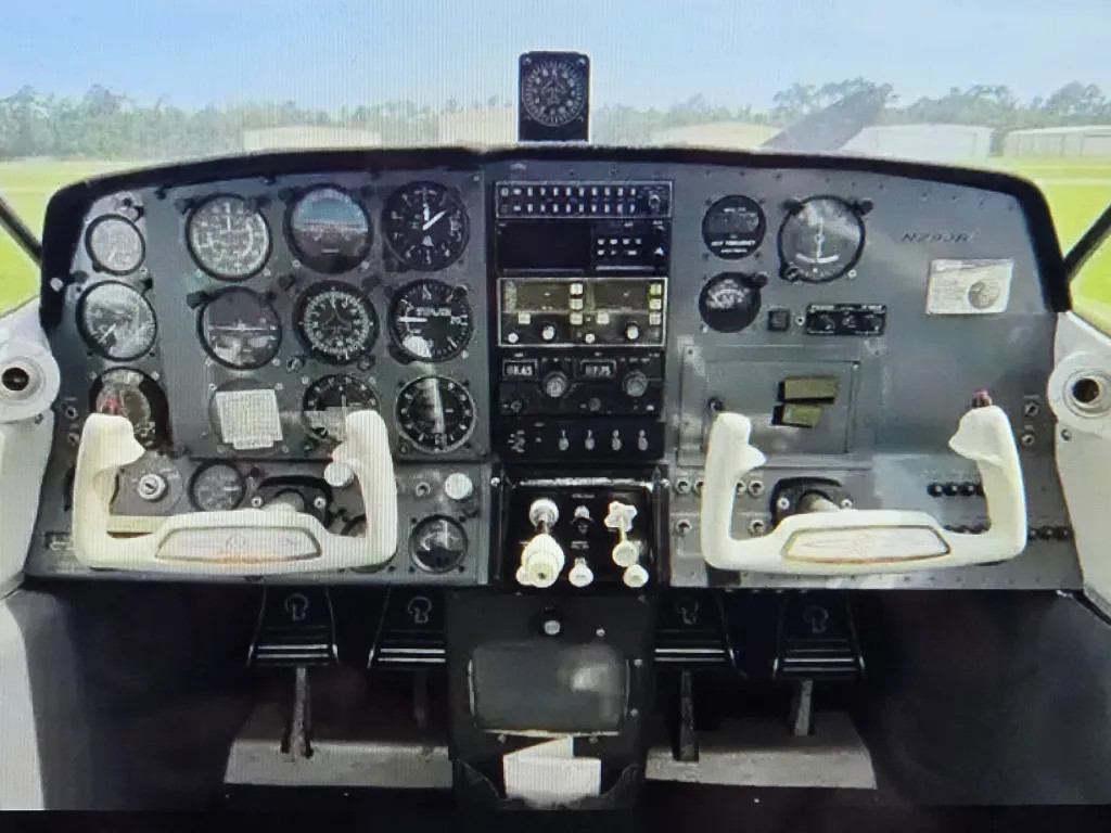 This 1967 Beechcraft A23-24 Musketeer Super III Is a Low-Time, Pleasantly Surprising ‘AircraftForSale’ Top Pick