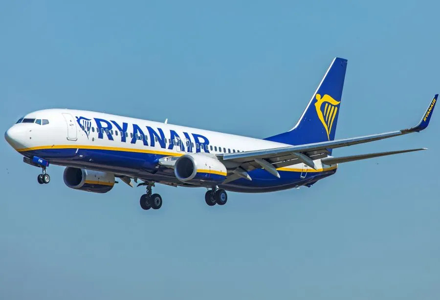 NTSB: Engine Fragments Shattered Window on Ryanair Aircraft