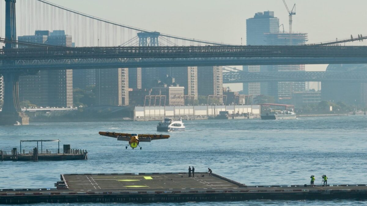 Video: Electra EL2 makes fixed-wing landing at Manhattan heliport