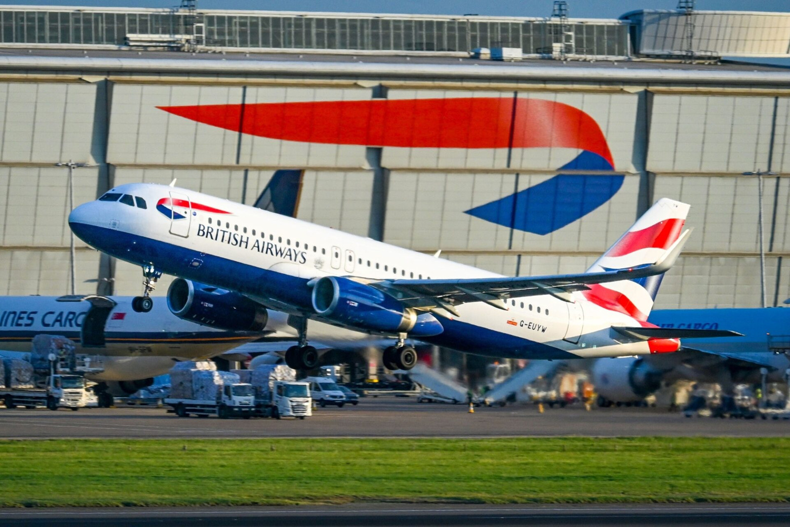 UK prime minister fails to back third runway at Heathrow Airport