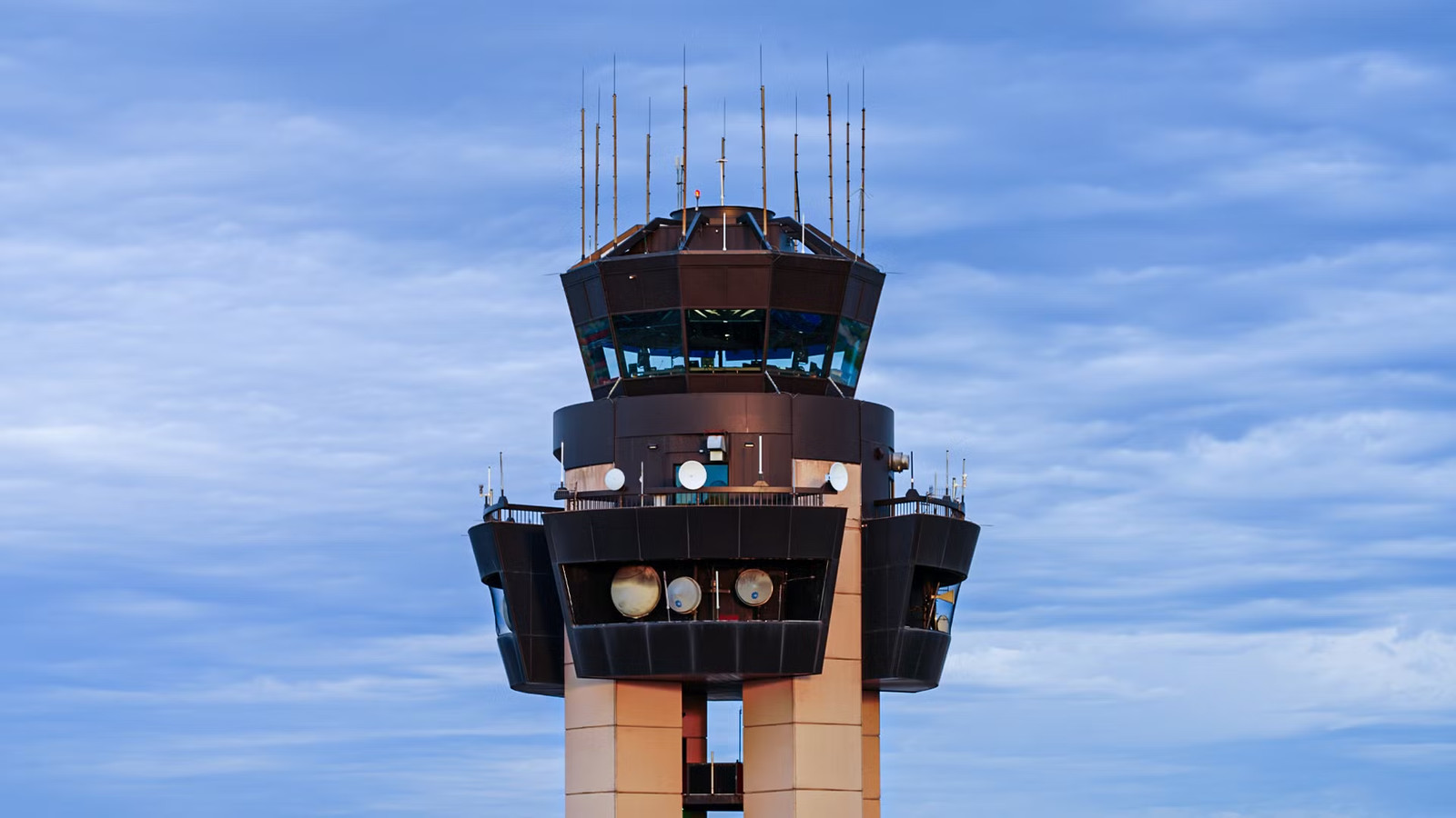 How Much Do Air Traffic Controllers At The World's Busiest Airports Actually Earn In 2026?