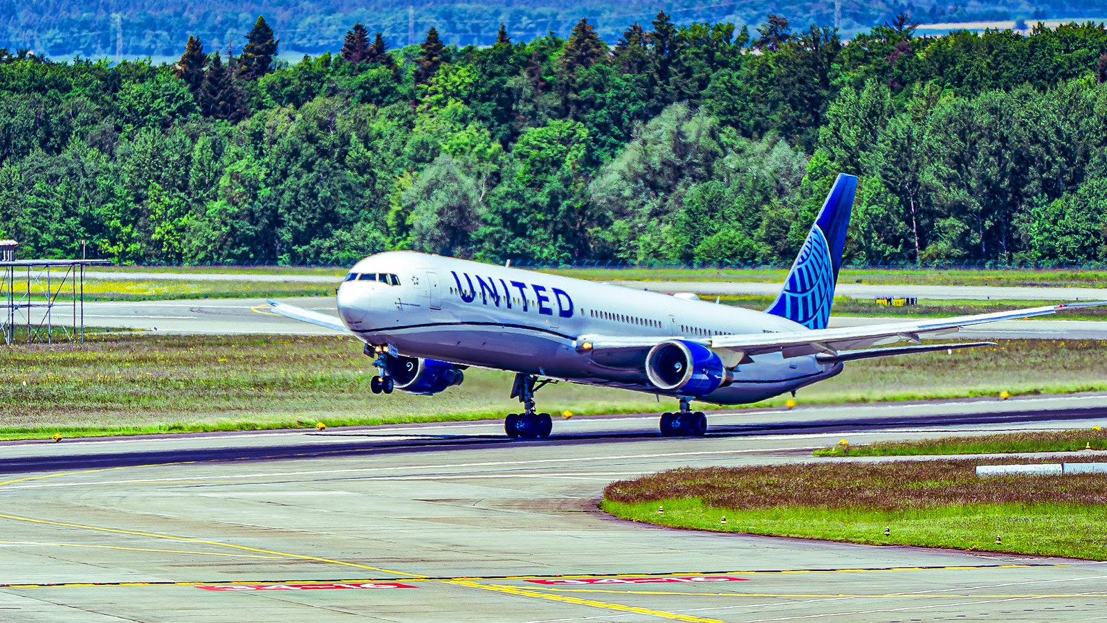 Amsterdam-Bound United Airlines Boeing 767 Diverts To St. John's Amid Alleged Engine Shutdown