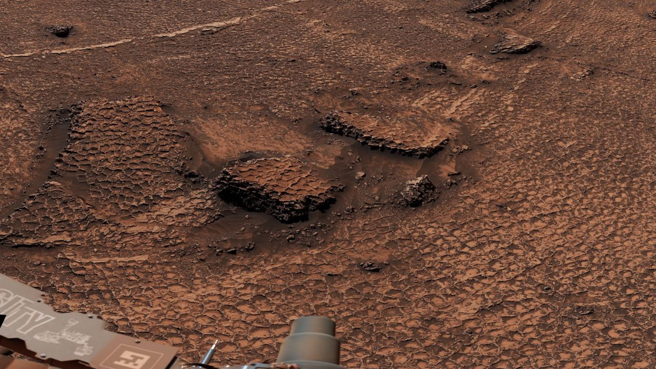 Curiosity rover spots mysterious honeycombs on Mars | Space photo of the day for Aug. 5, 2026