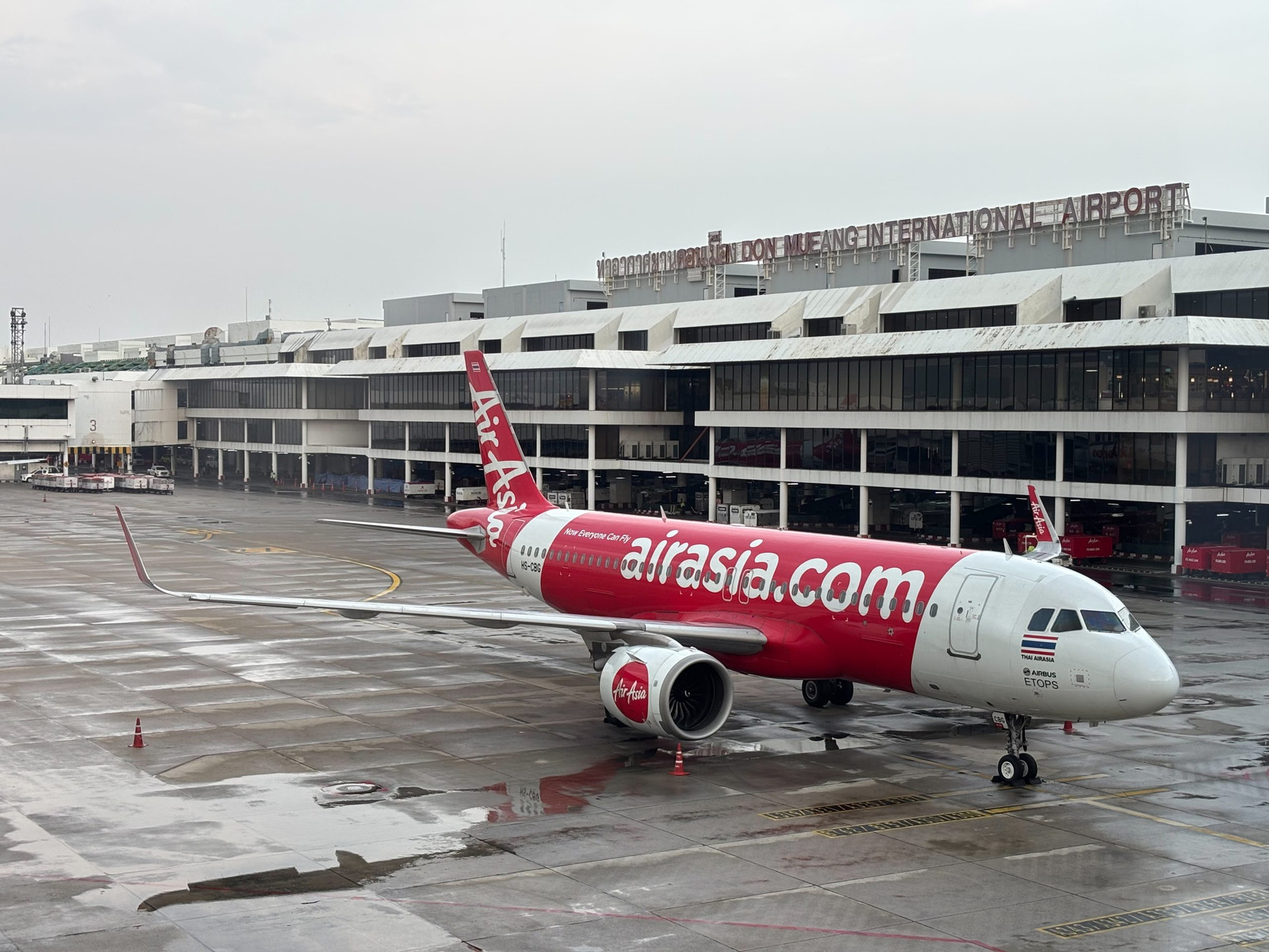 Defiant Fernandes talks up AirAsia brand power, but operating realities loom large