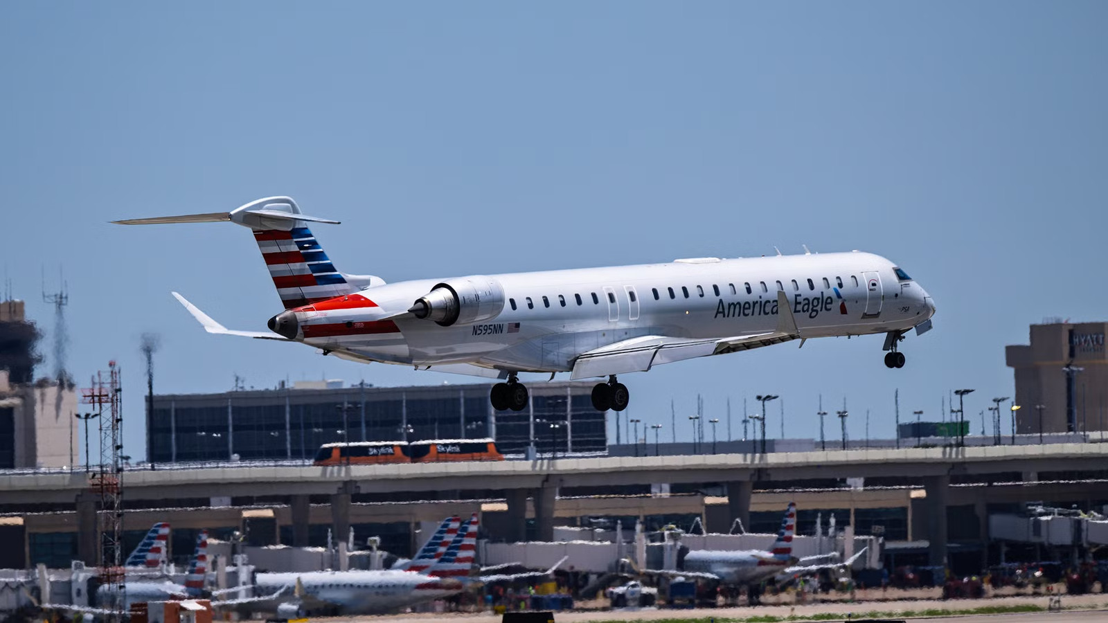 American Airlines Passengers Evacuate Onto Runway After Cabin Haze Forces Emergency Landing