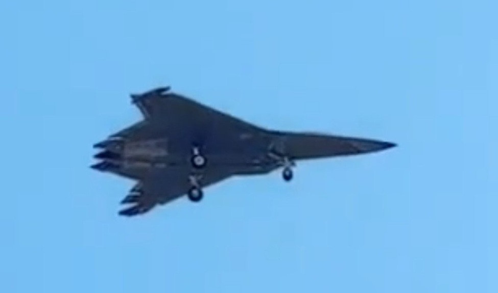 China’s J-50/XDS may be testing new radar