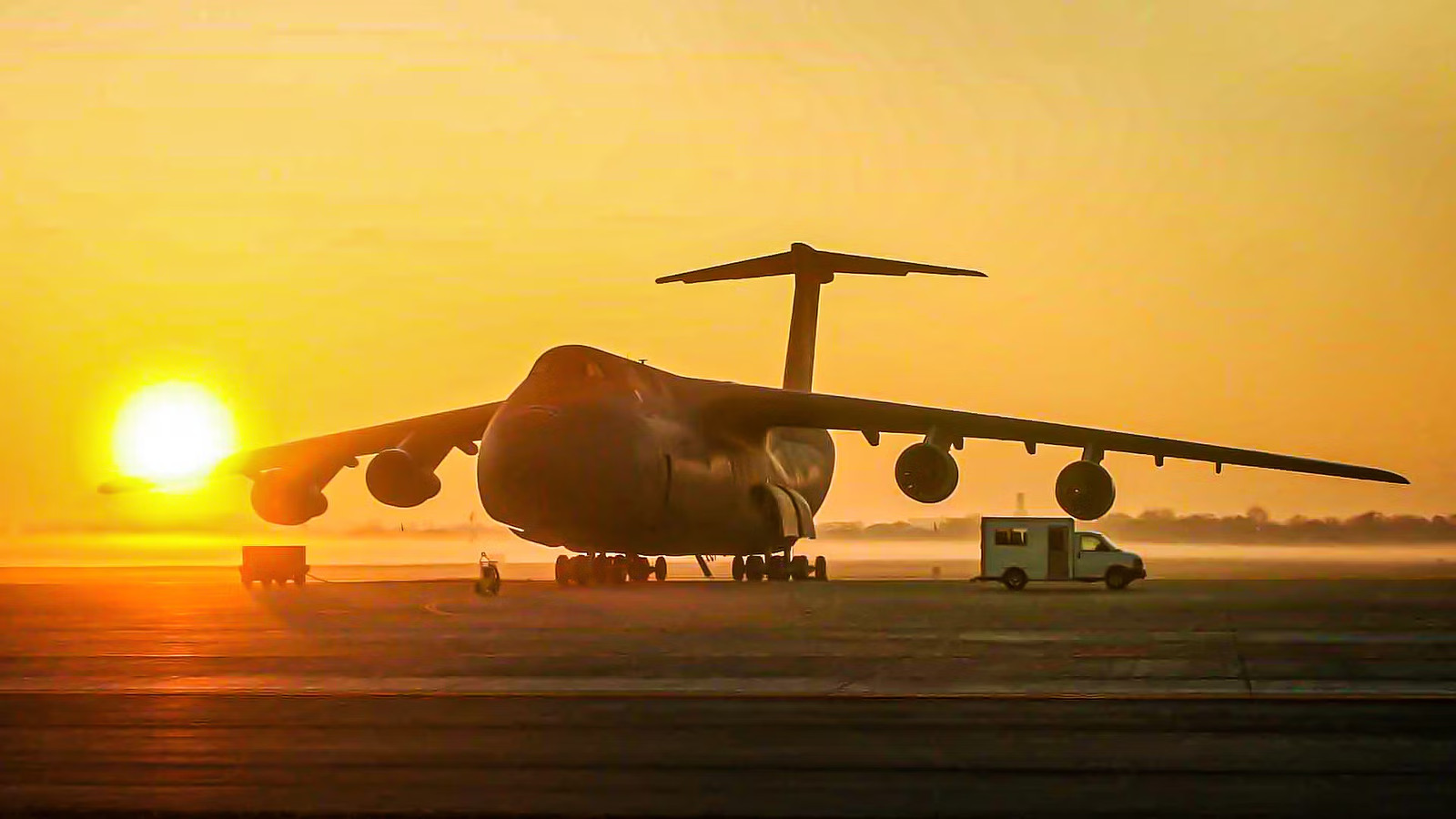 Why The World's Largest Military Transport Aircraft Doesn't Use Winglets