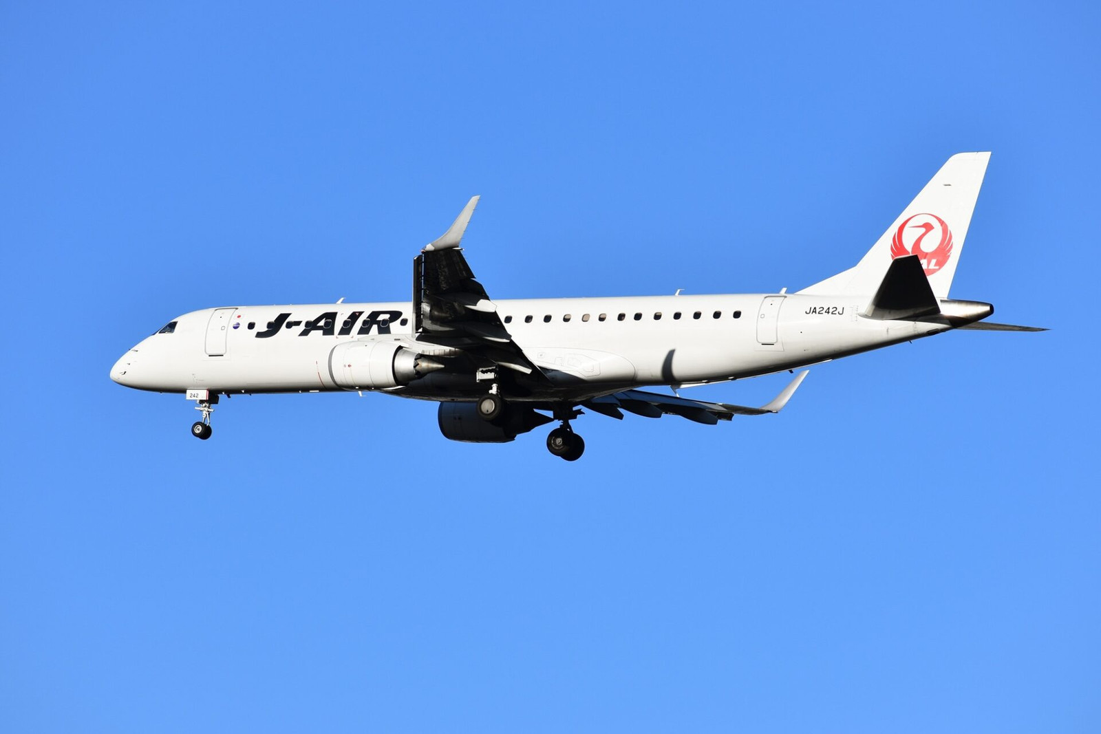 Embraer and Japan Airlines extend E170 and E190 maintenance agreement