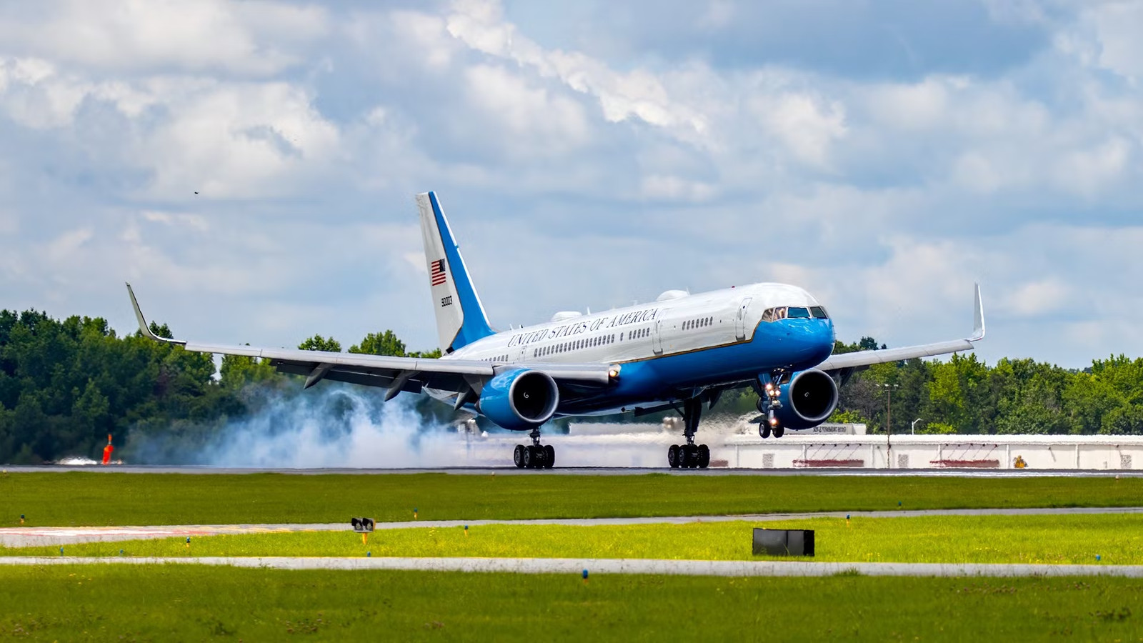 Trump Snuck Off Air Force One In A Catering Truck To Fly On Boeing 757 Amid Iran Threat