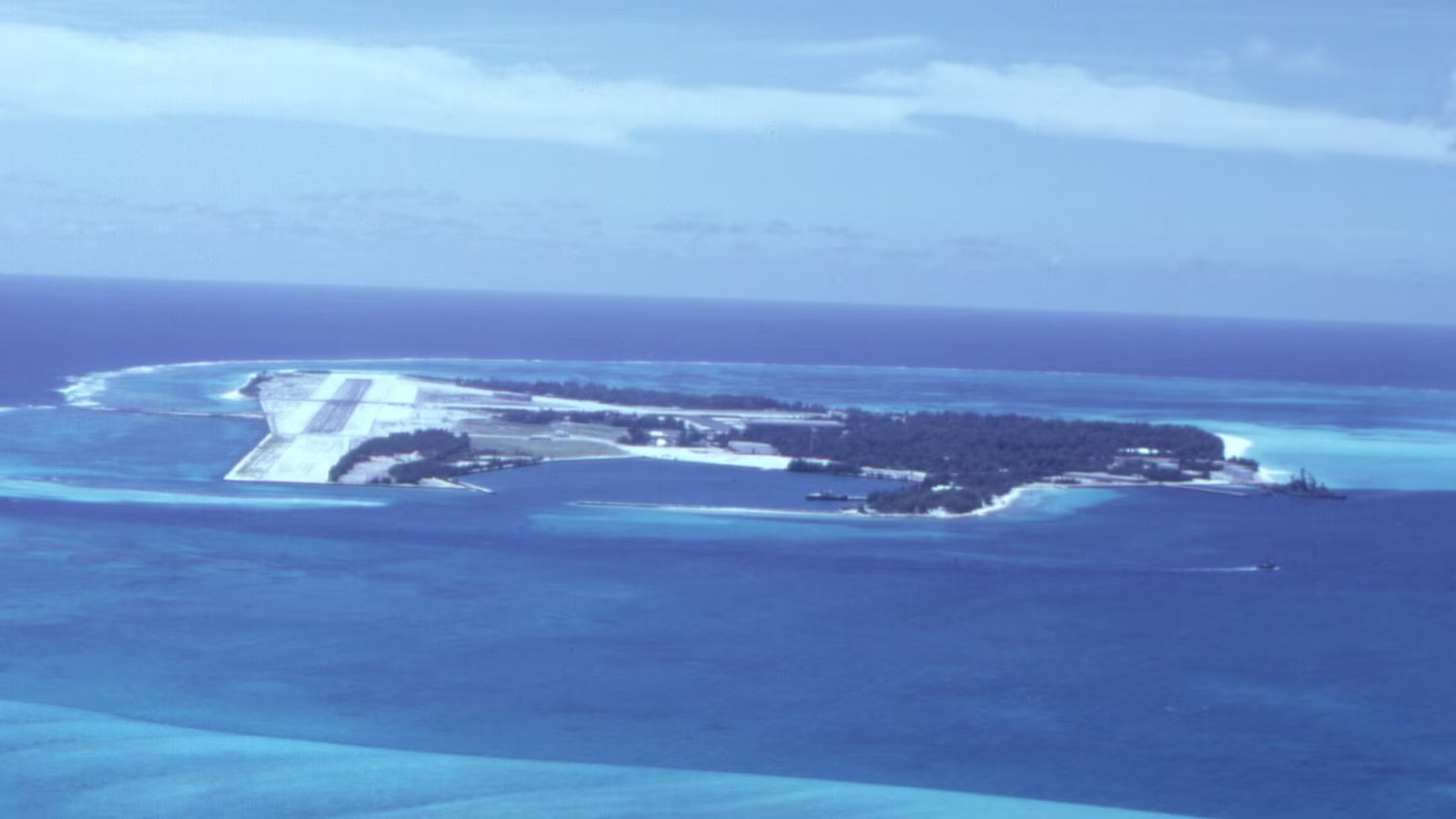 Airlines Urge FAA To Save Tiny US Island Airport Critical For Pacific Emergency Landings
