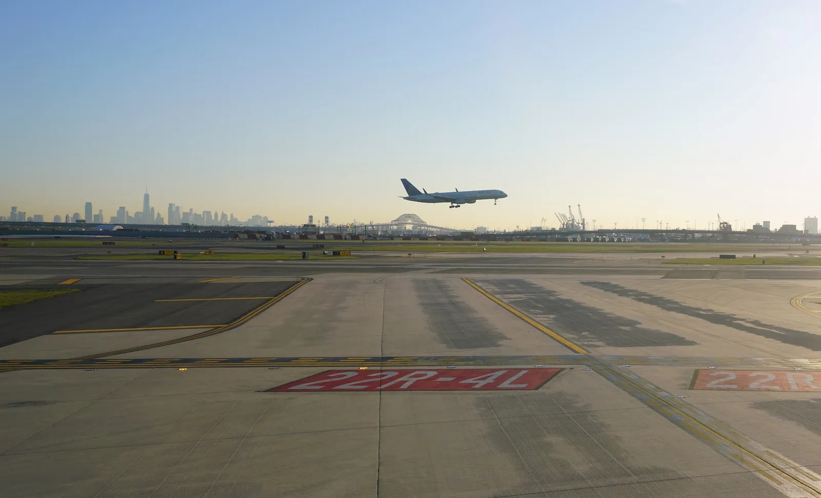 ATC Outage Cancels, Delays Hundreds of Flights on East Coast