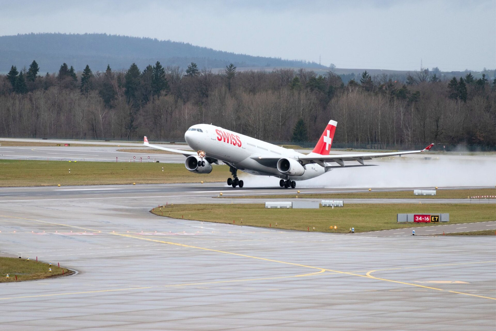 SWISS Airbus A330 diverts to Bangor after smoke fills Business Class cabin