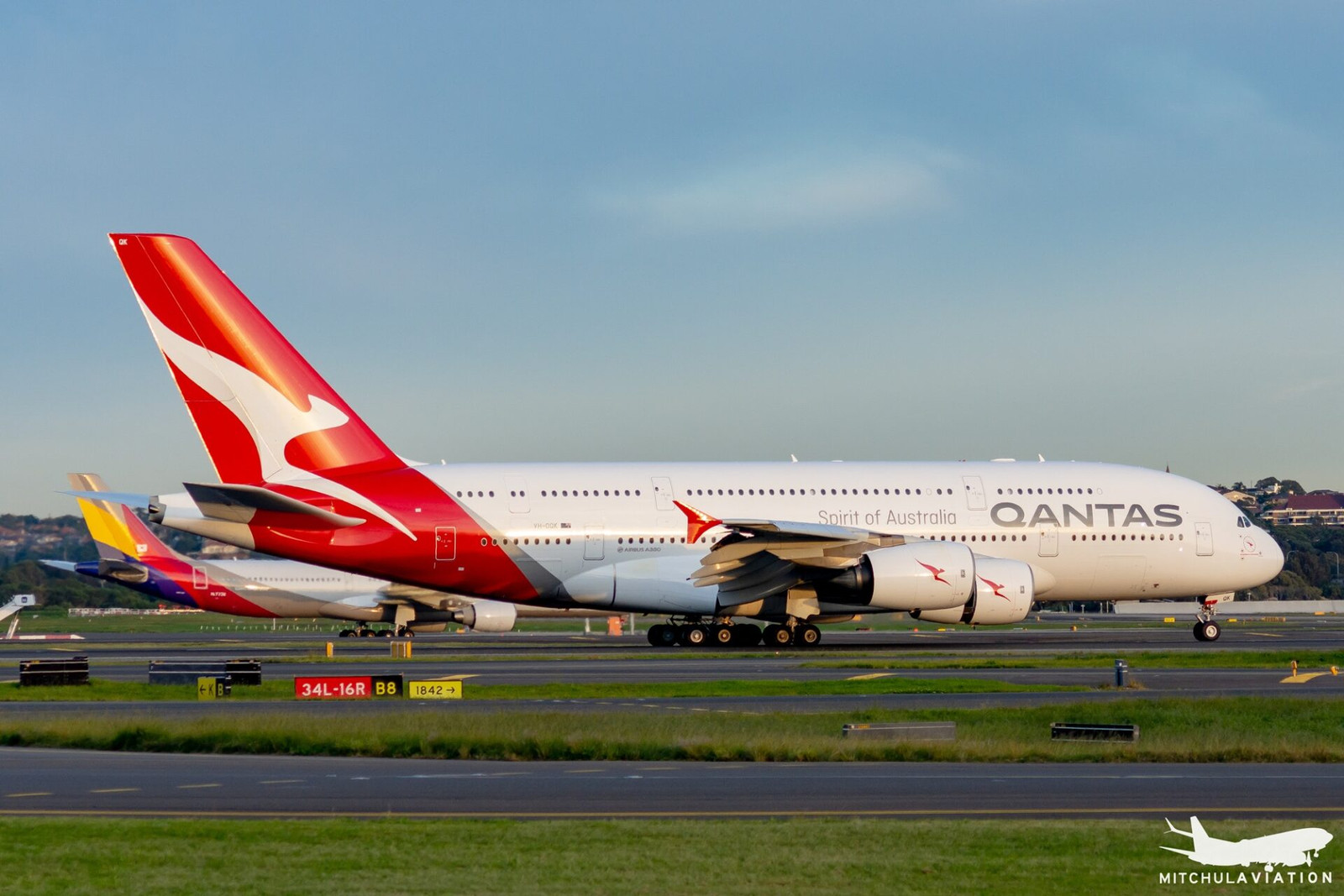 ATSB report finds Qantas A380 flew two sectors with work light inside wing