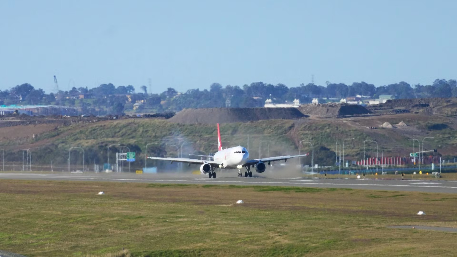 Sydney’s New $14 Billion Airport Officially Opens As First Jetstar Flight Takes Off