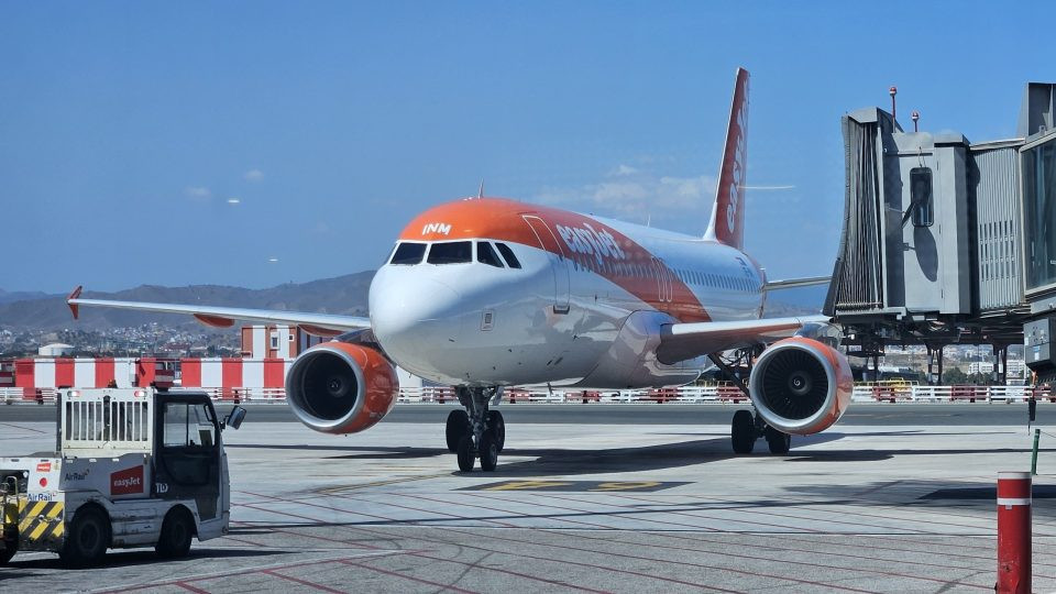 EasyJet to offer in-flight wi-fi for first time through Starlink