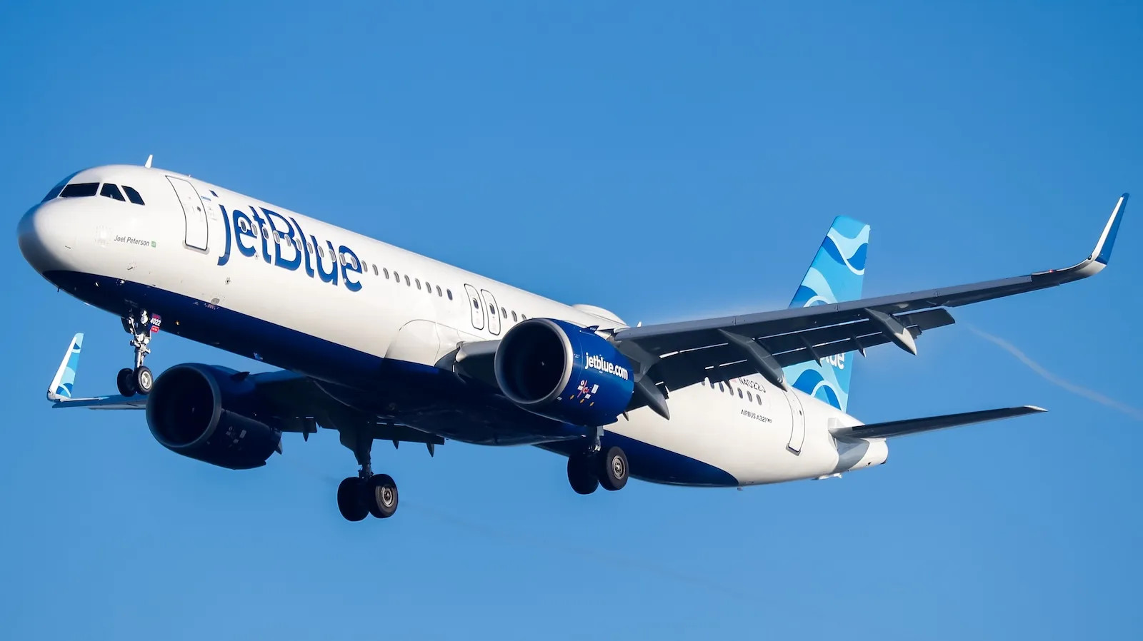 Carl Icahn Gives Up JetBlue Board Seats After Reducing Stake
