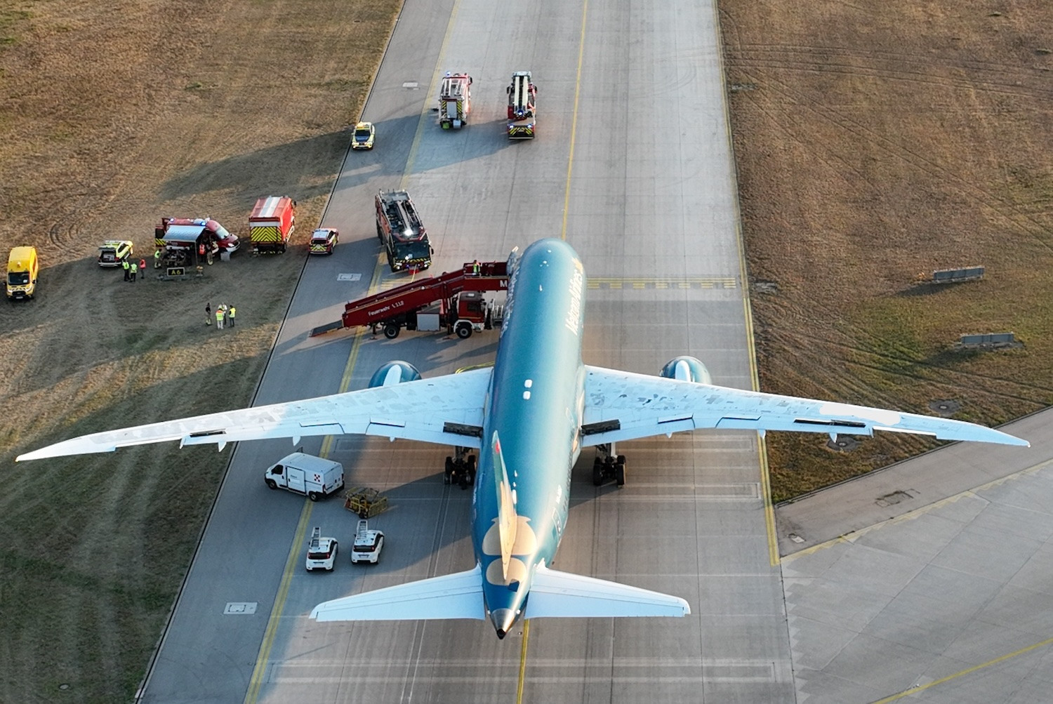 Tyre marks at Munich runway end offer possible clues to Vietnam 787’s late rotation