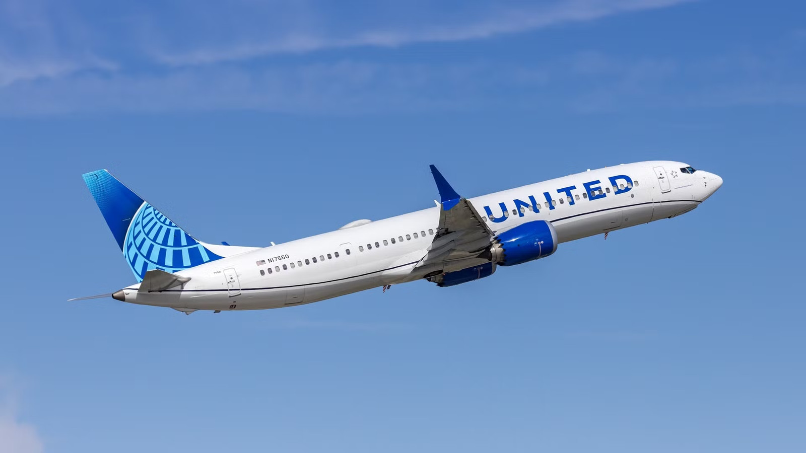 United 737 Declares Double Emergency After Landing Gear Fails, Has Just 10 Minutes Of Fuel Left