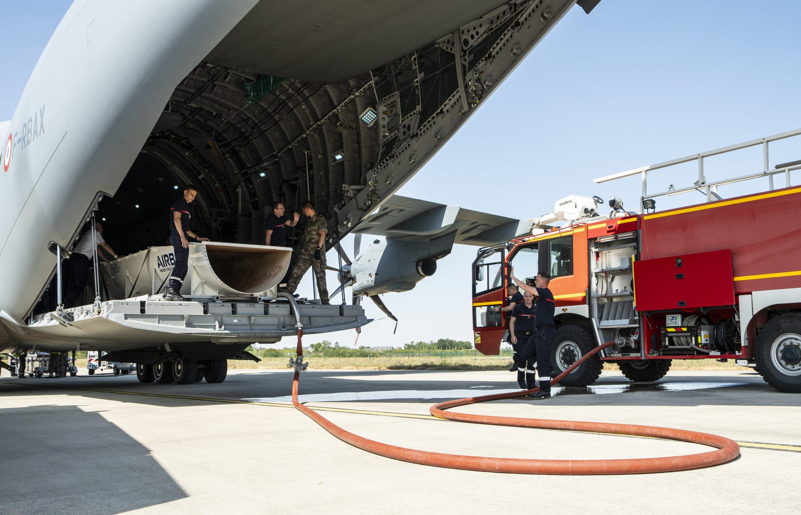 French air force debuts A400M in real-world firefighting mission