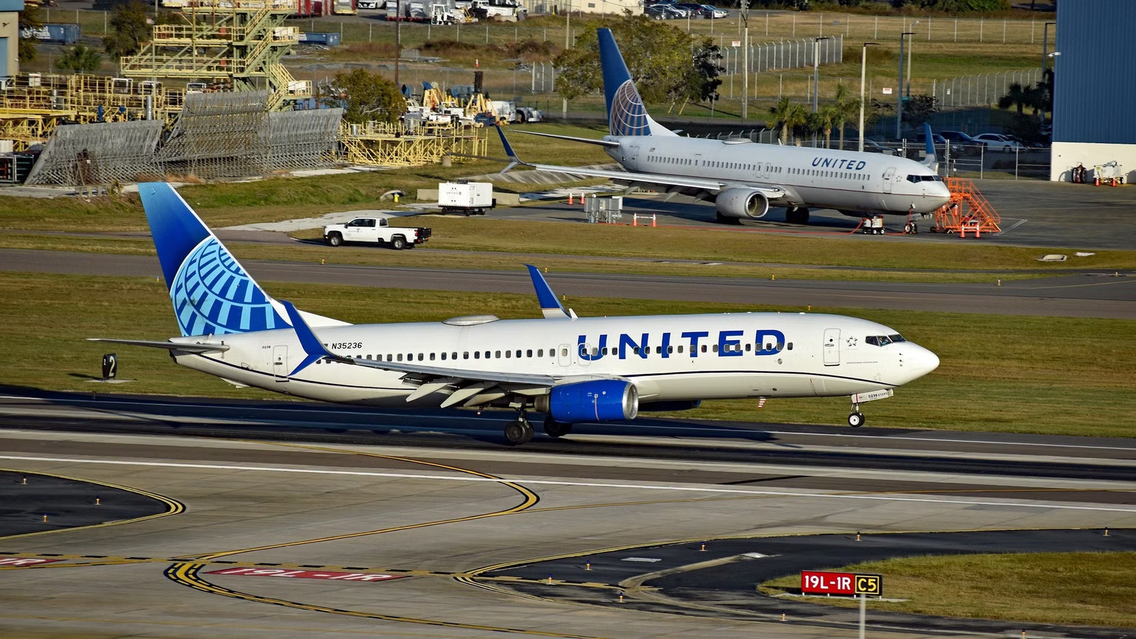 United Airlines Cancels 5 Routes To Canada: See Full List Now