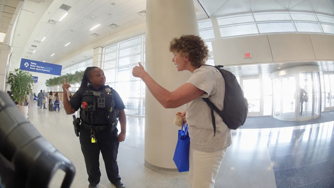 Woman Charges $66 Grand Hyatt DFW Meal To A Stranger’s Room, Tells Police “You Don’t Arrest Someone For A Hamburger”