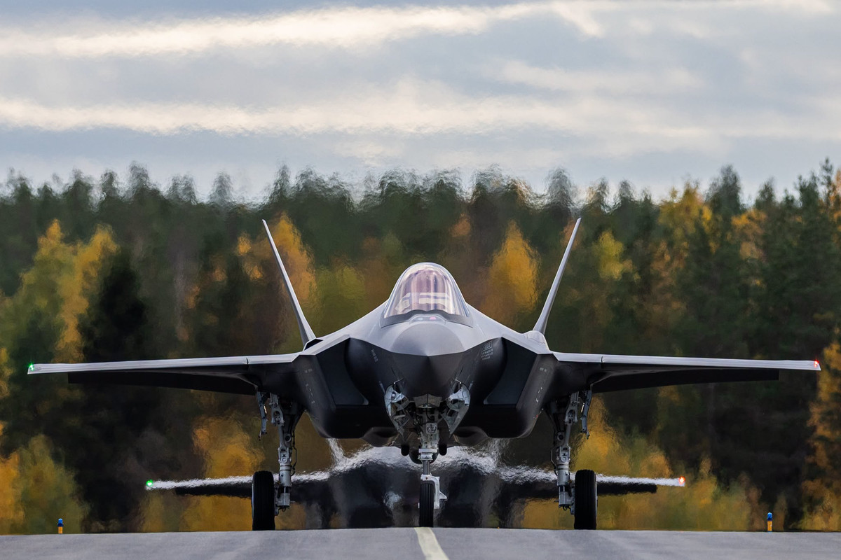 Finland’s first F-35 delivery leaves one jet stranded in the Azores