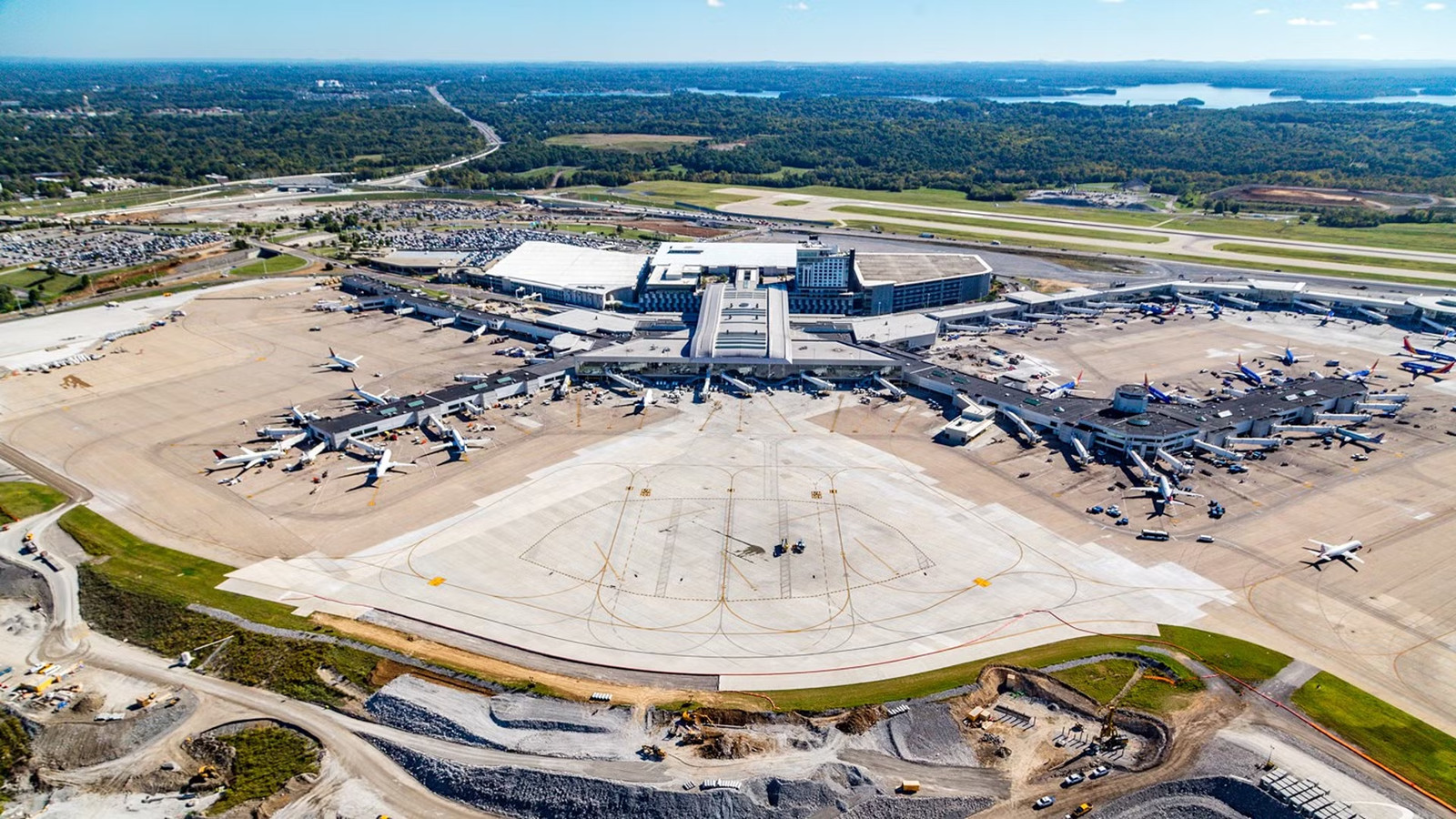 Petition To Rename Nashville Airport After Dolly Parton Garners Over 130,000 Signatures