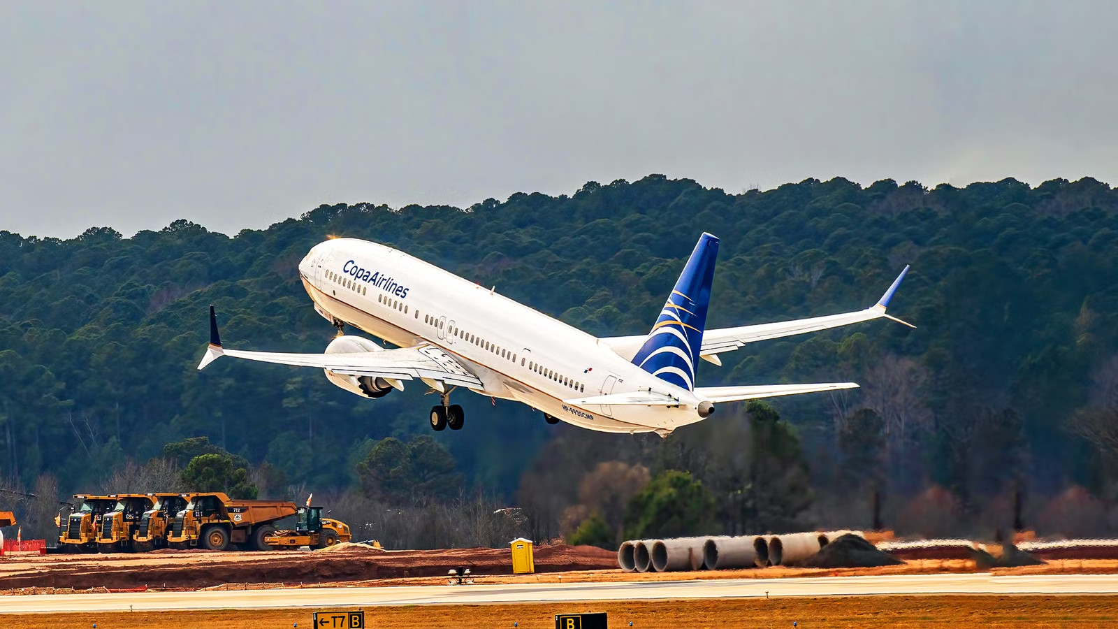 Why Didn’t Copa Airlines Copy United Airlines’ Evo-Blue Livery?
