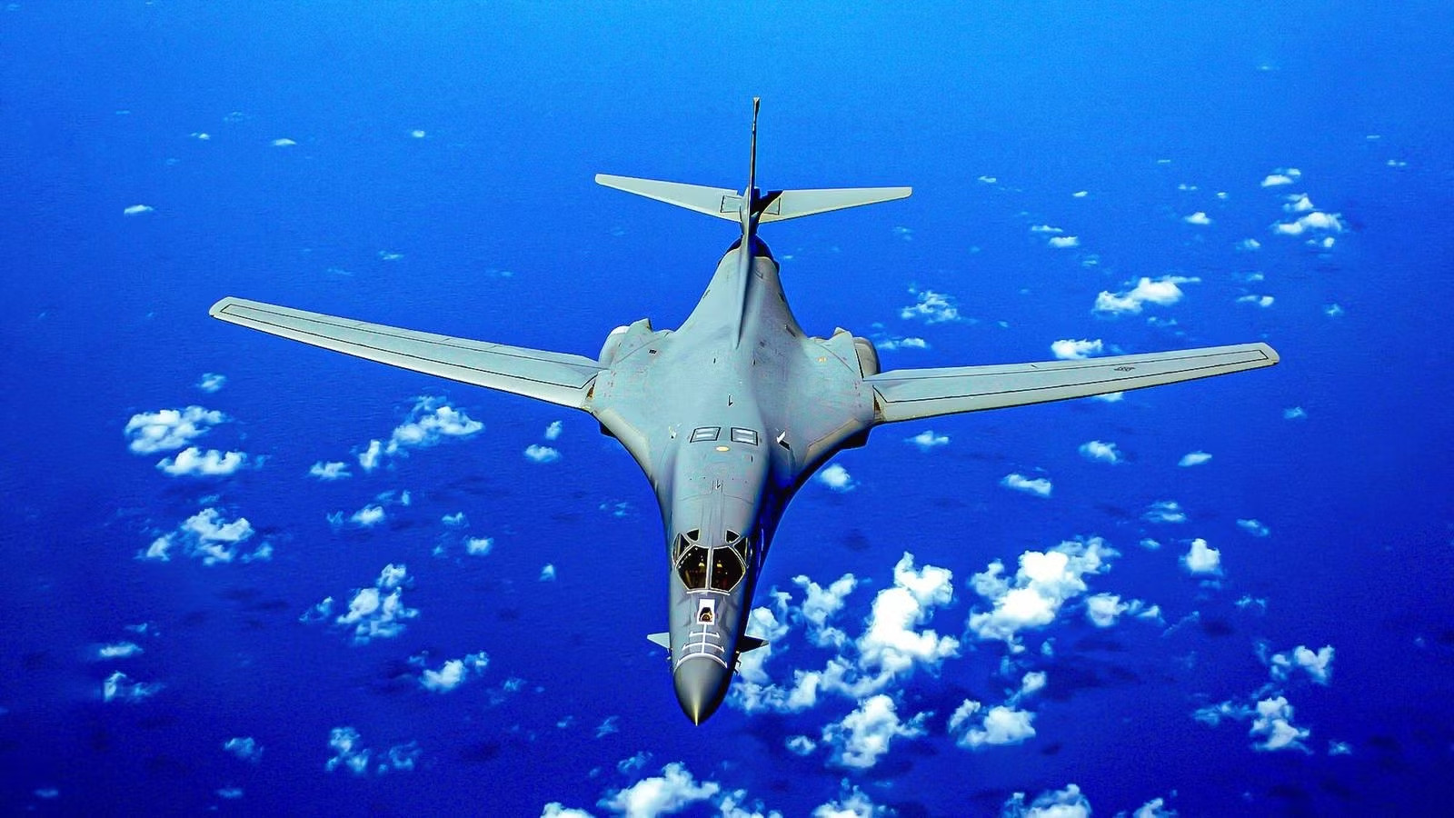 Why The B-1 Lancer Can't Fly Supersonic At Every Weight