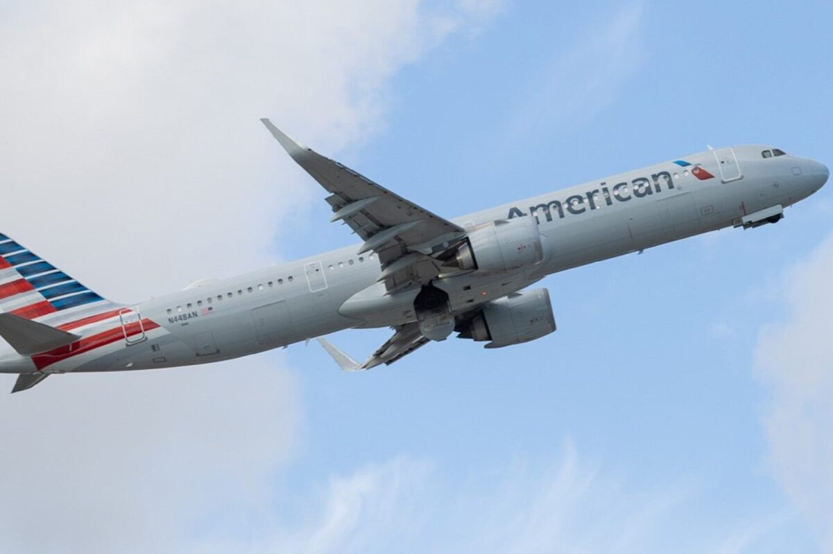 Laptop catches fire on American Airlines flight, passenger suffers minor burns