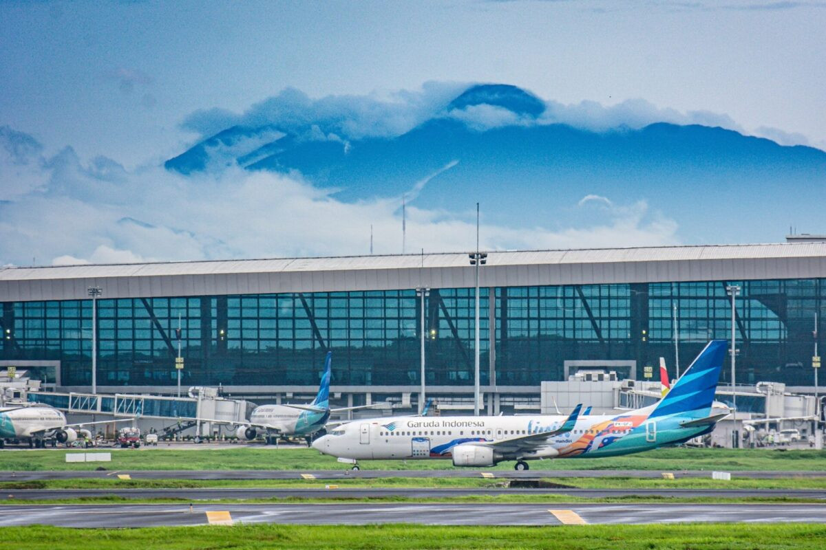 Mount Anak Krakatau eruption grounds flights at eight Indonesian airports