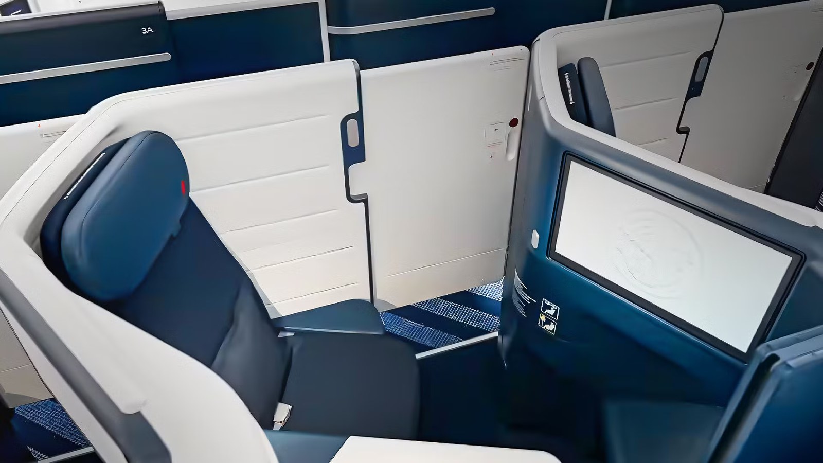 5 Business Class Seats So Private That Passengers Forget They Are On A Plane