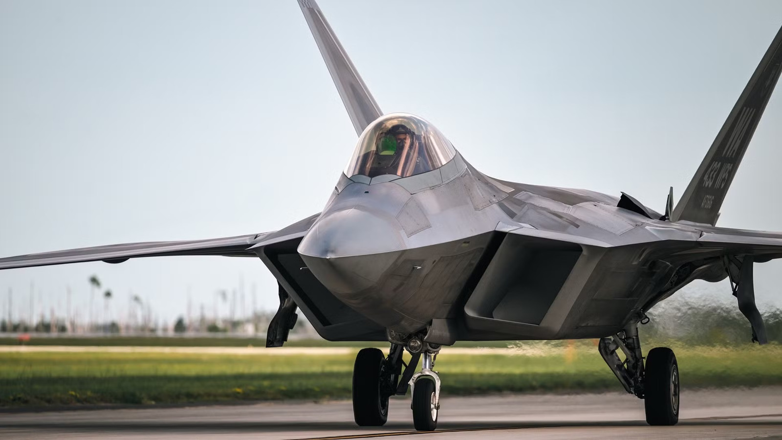 How Many Miles Per Gallon Does An F-22 Raptor Actually Get In Supercruise?