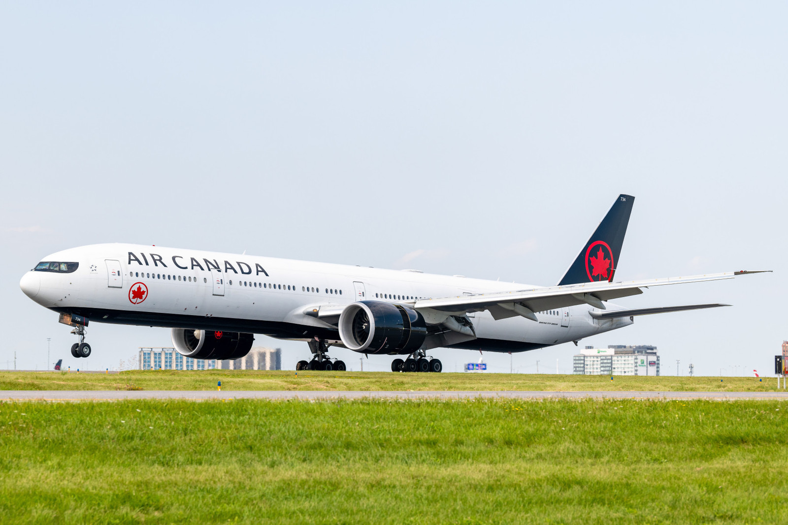 Why Air Canada trails US rivals in passing on fuel costs