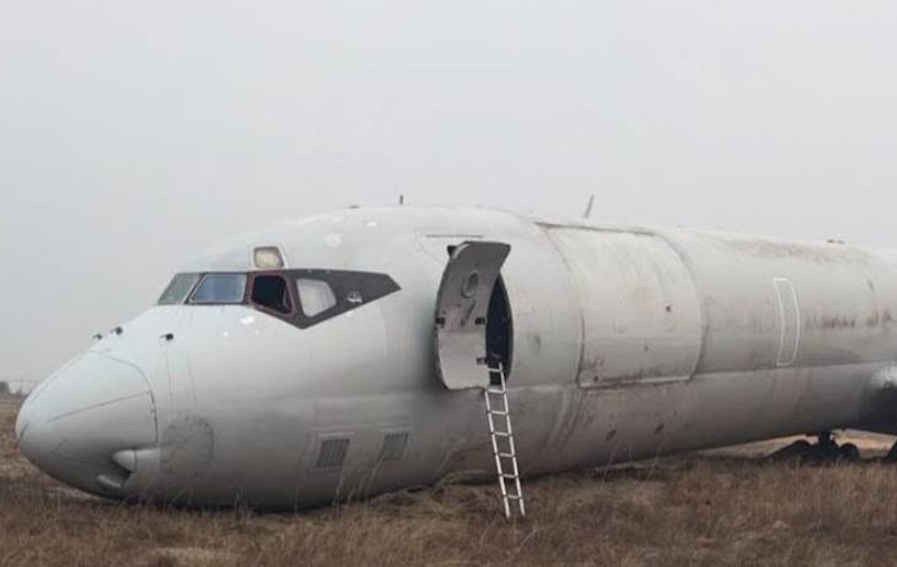 Rare DC-8 freighter suffers runway excursion at Kinshasa