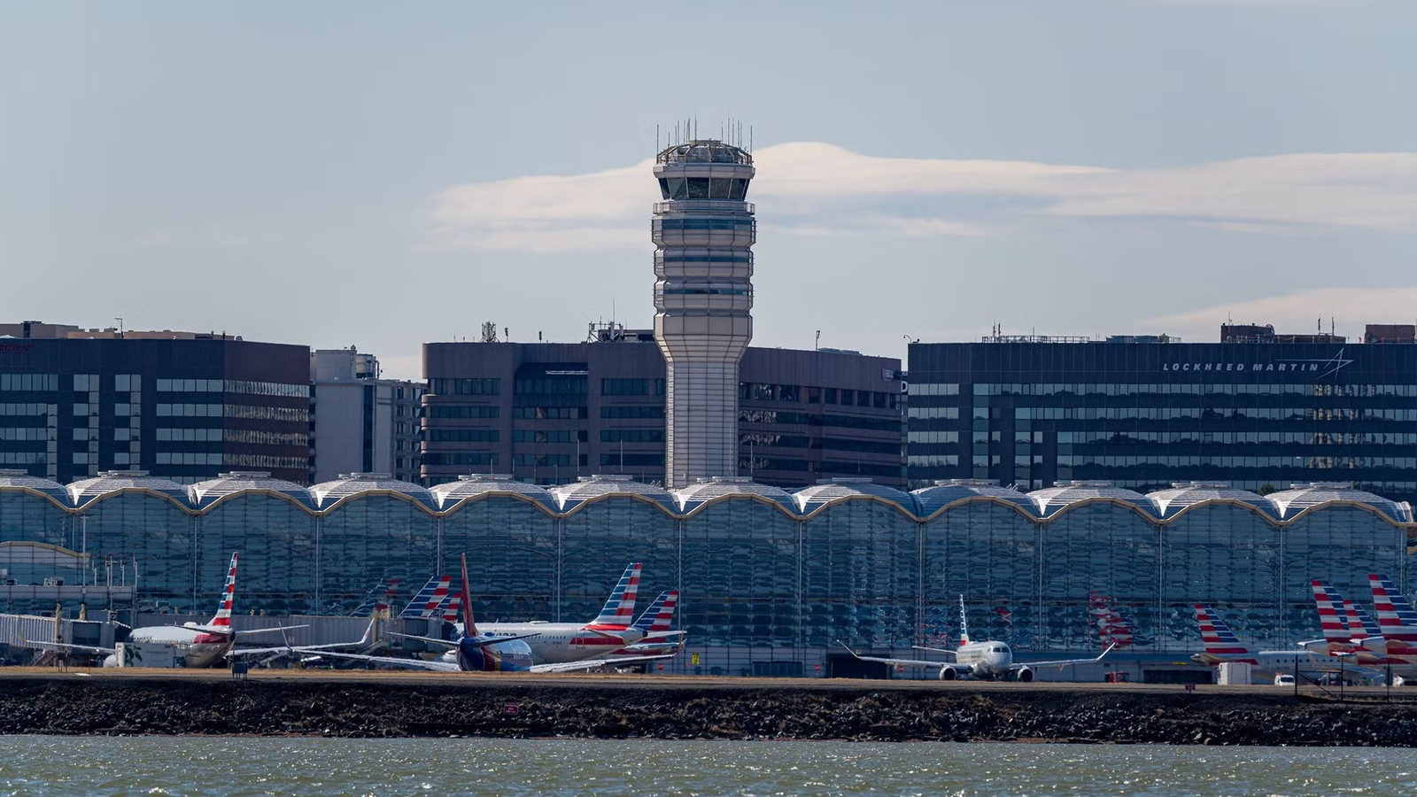 US Air Traffic Controllers Receive Nearly 3% Pay Bump, But Can’t Leave Work Early Under New Deal