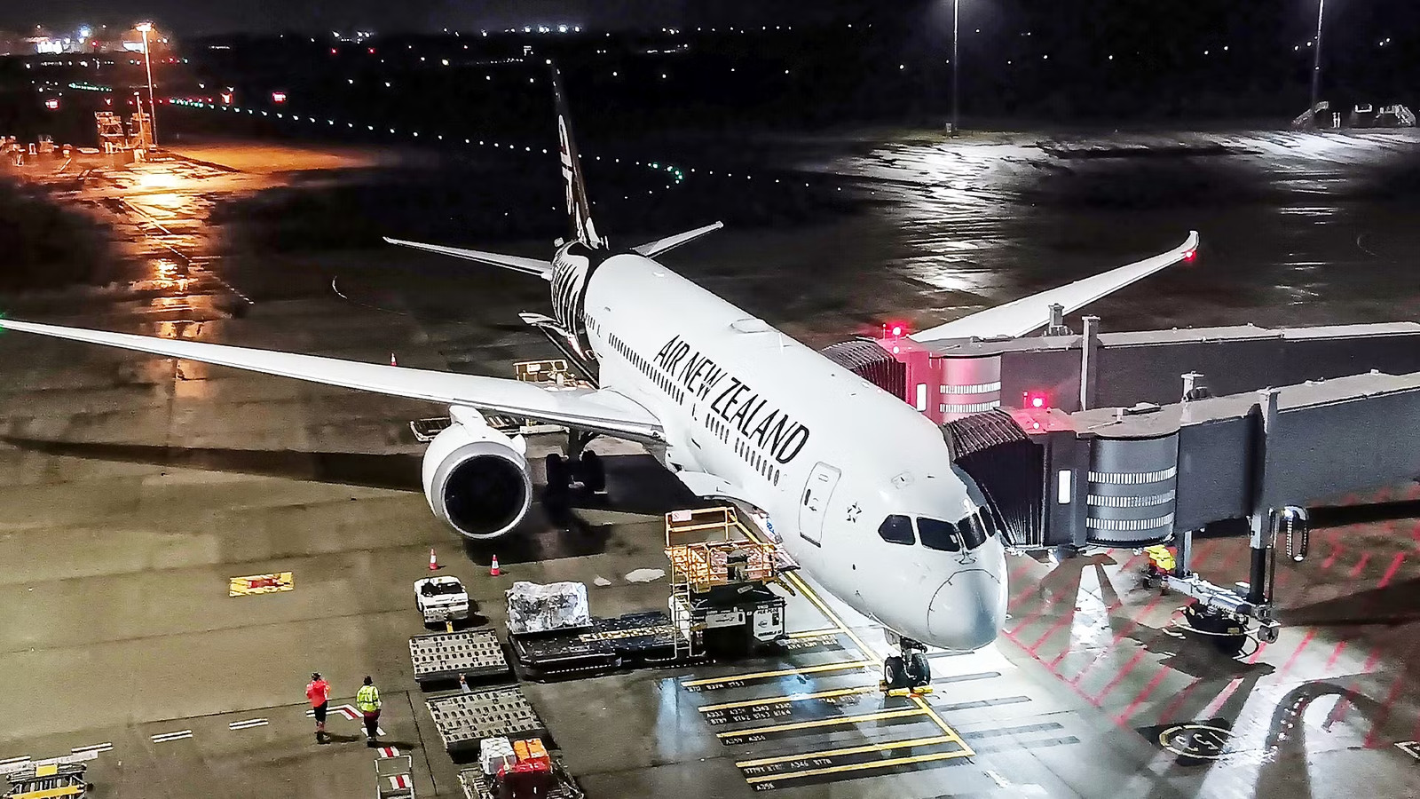 Air New Zealand's Last Grounded Boeing 787 Just Left The Australian Desert After 9 Months